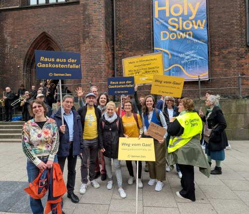 AZ und LocalZeros auf der Demo vor der Petri Kirche